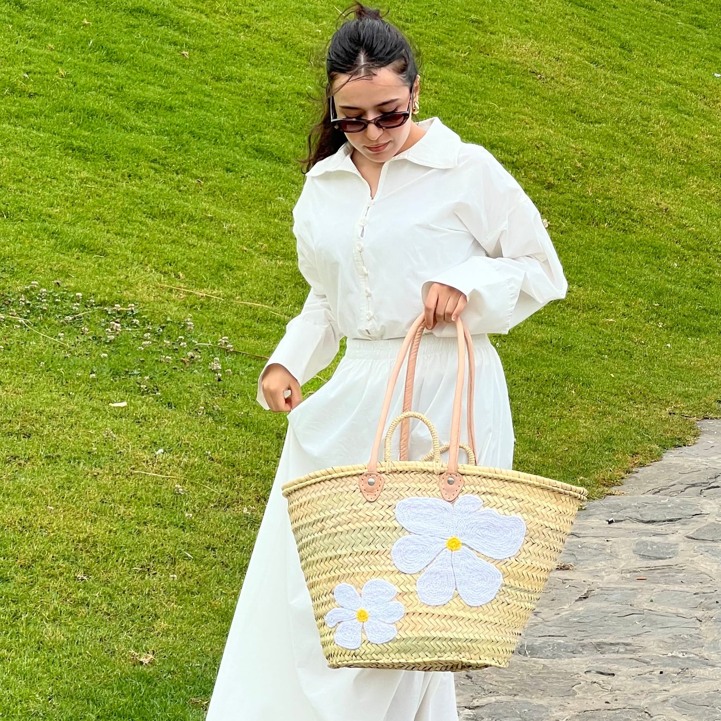 Chic Flower Embroidered Bag